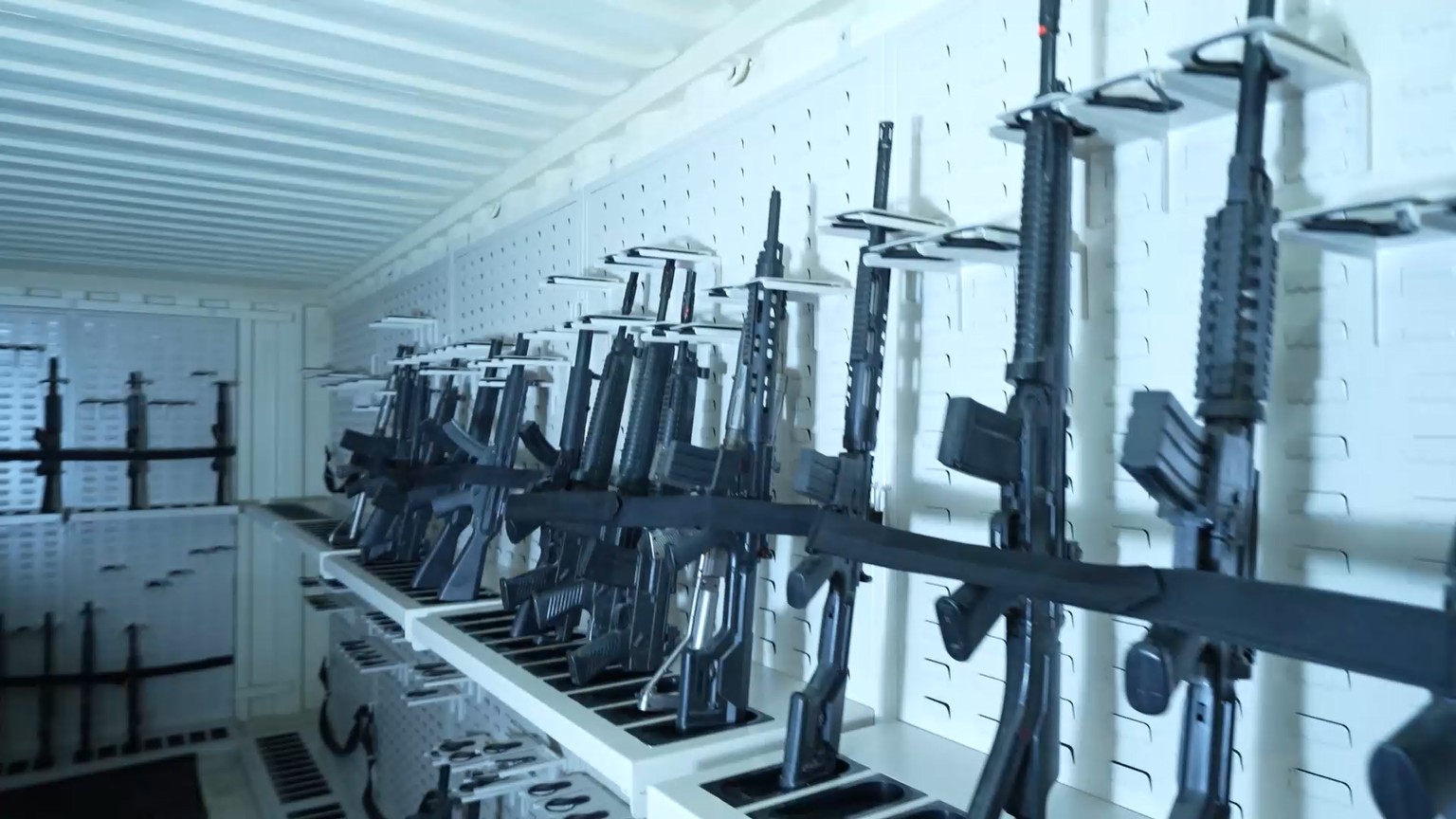 أنظمة تخزين ونقل السلاح